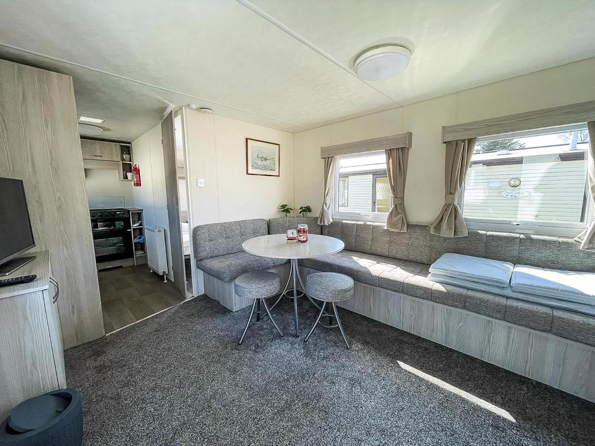 Gorgeous Caravan With Decking In Breydon Water Holiday Park, Ref 10081B Belton with Browston Eksteriør bilde